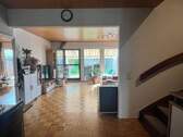Blick Richtung Wohnzimmer - Haus in Freiburg mit Garten und 2 Stellplätzen inklusive