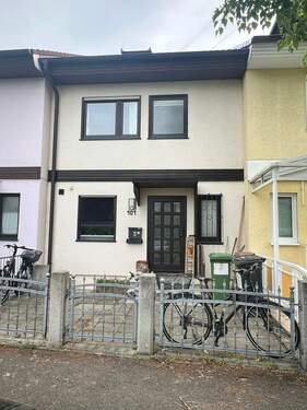Vorderansicht - Reihenmittelhaus mit 127,00 m² in Freiburg im Breisgau zum Kaufen