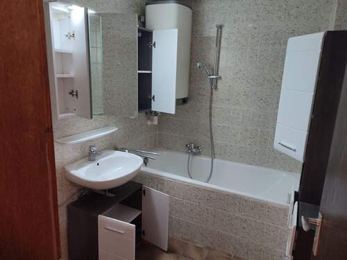 Bad mit Wanne - 