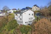 Seitenansicht - 6 Zimmer Mehrfamilienhaus, Wohnhaus in Hachenburg