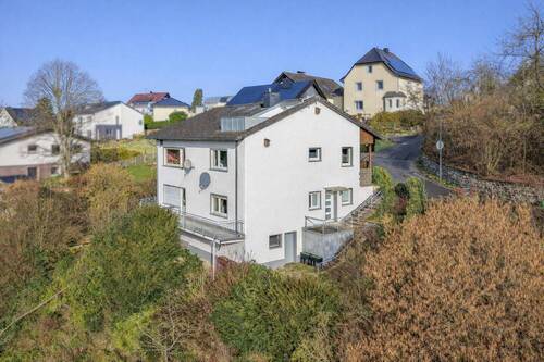 Seitenansicht - 6 Zimmer Mehrfamilienhaus, Wohnhaus in Hachenburg