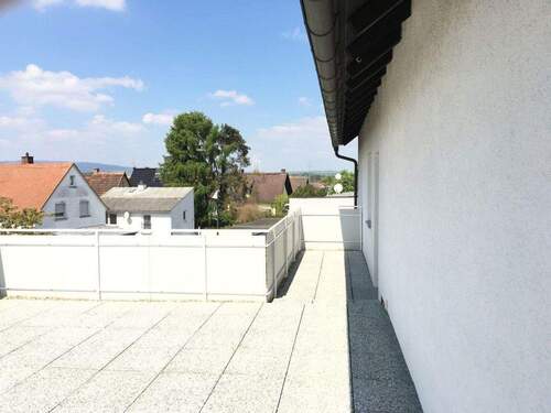 Balkon - 4 Zimmer Etagenwohnung zur Miete in Niddatal