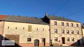  Straßenansicht - GRENZE L-SCHENGEN: BAUERNHAUS MIT GROßEN NEBENGEBÄUDEN IN PERL-BORG!