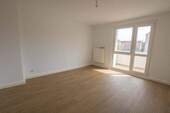 Wohnzimmer - Nachnutzer gesucht! Schöne, kleine 2-Zimmerwohnung mit Balkon.