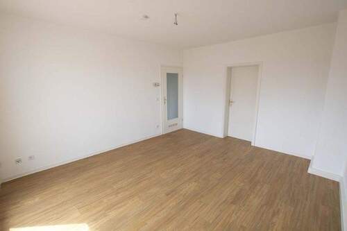 Wohnzimmer - 2 Zimmer Etagenwohnung in Halle (Saale)