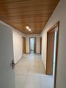 1 Blick von der Wohnungseingangstür in die Wohnung.jpeg - Sofort verfügbare, umfassend modernisierte 3-Zimmer-Eigentumswohnung mit Balkon in Trier-Heiligkreuz