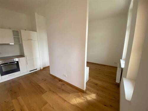 Blick von Küchenbereich zum Wohnzimmer - 