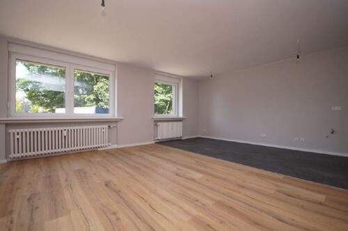 Wohnbereich - Erdgeschosswohnung mit Garten! - 999,00 EUR Kaltmiete, ca.  92,00 m² Wohnfläche