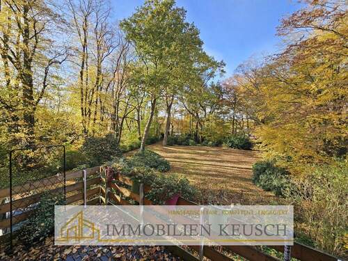 Blick vom Balkon in den Garten - 