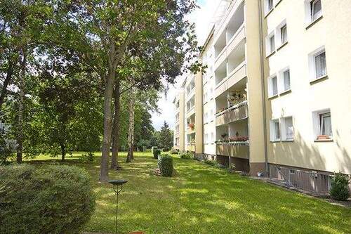 Rückansicht/Umfeld - 2 Zimmer Etagenwohnung in Halle (Saale)