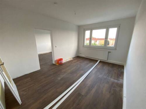 Blick ins Wohnung und Schlafzimmer - 