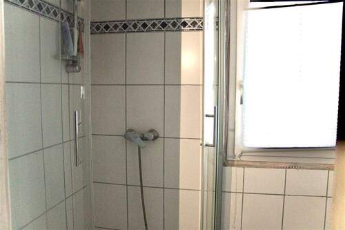 Duschbad mit Fenster 1. OG - 