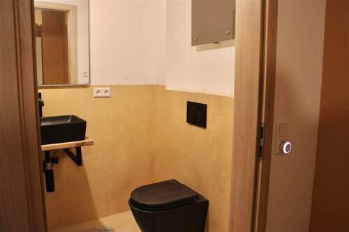 Renoviertes Badezimmer 2 mit Dusche - 