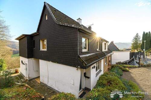 seitliche Ansicht - 9 Zimmer Mehrfamilienhaus, Wohnhaus in Hagen