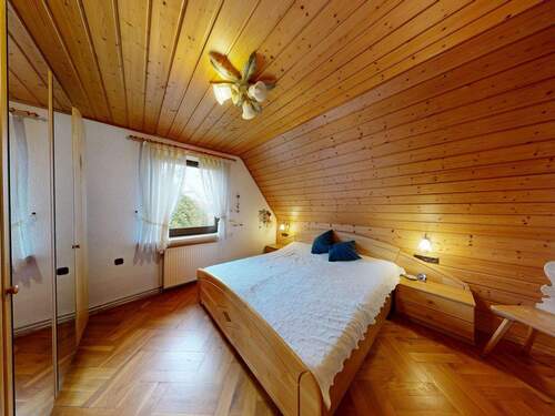 Schlafzimmer 1 im Dachgeschoss - 