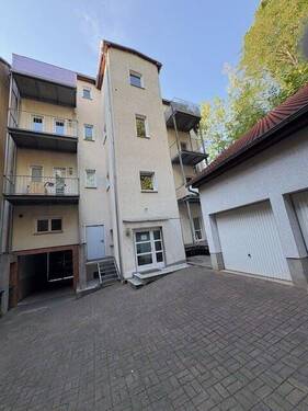 Hausansicht Rückseite - Helle 2-Zimmer-Wohnung mit Balkon in Altenburg zu vermieten