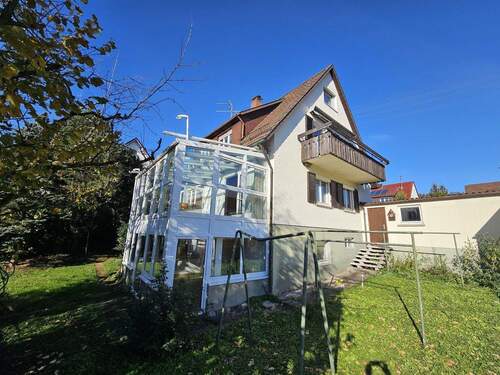 Ansicht aus dem Garten - Plüderhausen: Ursprüngliches Zweifamilienhaus mit großem Garten und sehr guter Lage