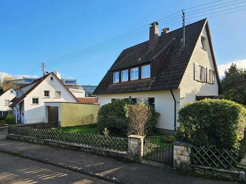 Ansicht mit Vorgarten & Garage - Einfamilienhaus mit 112,00 m² in Plüderhausen zum Kaufen