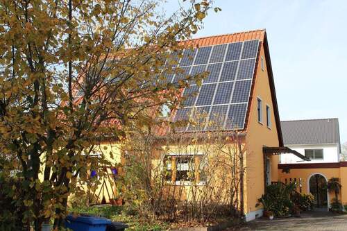Blick auf Ihren Eingangsbereich - 5 Zimmer Mehrfamilienhaus, Wohnhaus zum Kaufen in Erlangen