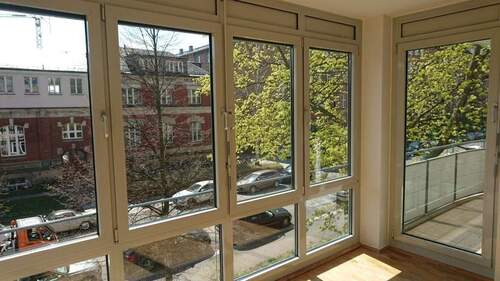 Große Fensterfront - 2 Zimmer Etagenwohnung in Dresden