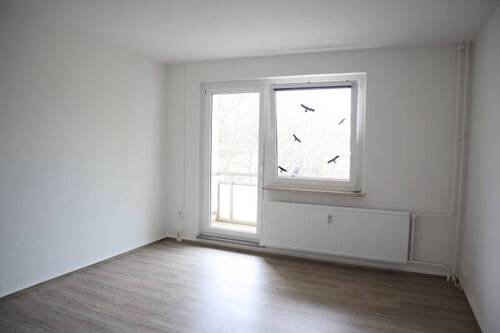 Wohnzimmer - 3 Zimmer Etagenwohnung zur Miete in Zwickau