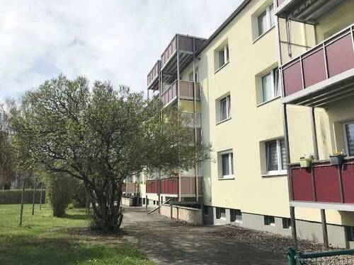03 Hausansicht 3.jpg - 3 Zimmer Etagenwohnung in Riesa