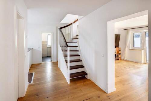 Treppe zum Dachgeschoss - 