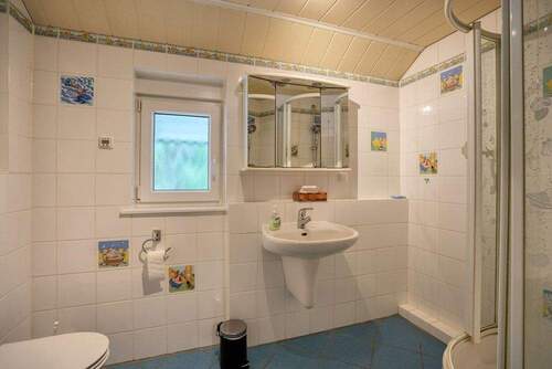 Duschbad im Kinderbereich 1 - 