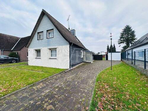 Aussenbild Straßenseite - 3 Zimmer Einfamilienhaus zum Kaufen in Celle
