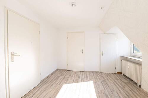 Flur OG, vordere Wohneinheit - 