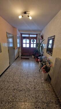 Eingangsbereich EG - 8 Zimmer Mehrfamilienhaus, Wohnhaus in Obertrubach