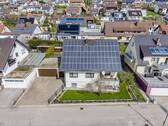Blick von oben - Familienfreundliches frei stehendes Traumhaus mit ca. 294m² Wohnfläche, Doppelgarage und Garten.