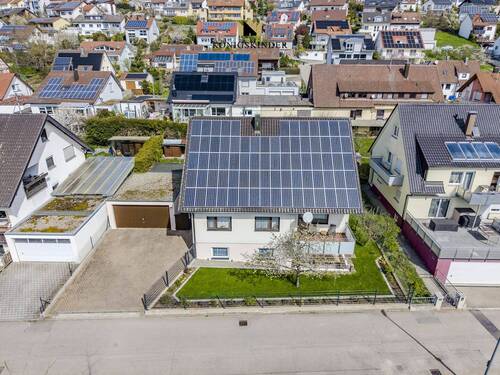 Blick von oben - Familienfreundliches frei stehendes Traumhaus mit ca. 294m² Wohnfläche, Doppelgarage und Garten.