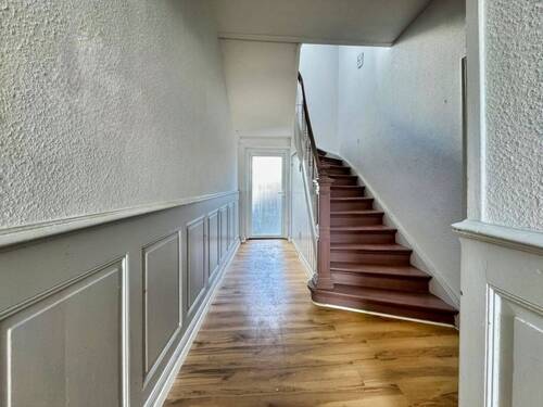 Flur EG - 8 Zimmer Reihenmittelhaus zum Kaufen in Königswinter