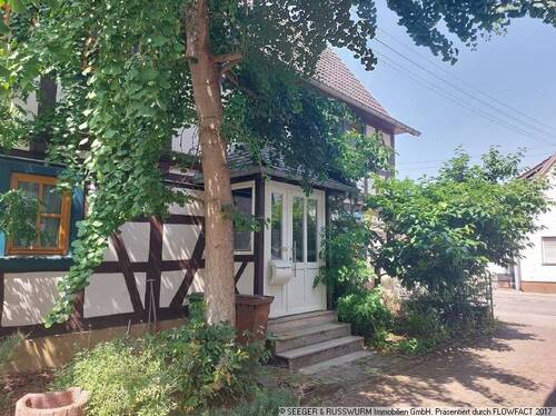 Seitlich - 4 Zimmer Einfamilienhaus in Kandel