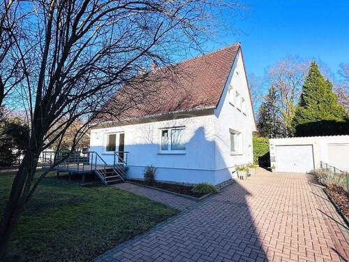 Aussenansicht Titel - 6 Zimmer Einfamilienhaus zum Kaufen in Celle