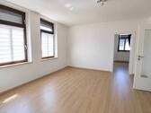 Wohnzimmer - 4 Zimmer Etagenwohnung zur Miete in Crimmitschau