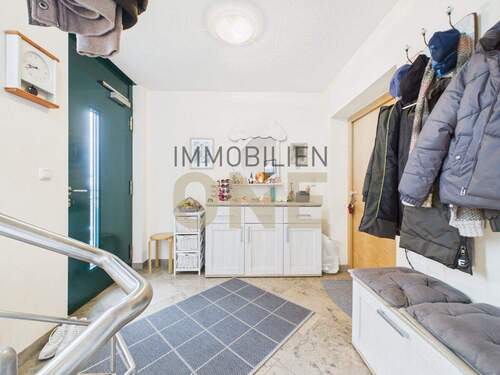 Bild 2 - 8 Zimmer Mehrfamilienhaus, Wohnhaus zum Kaufen in Nittendorf