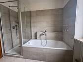 ...mit Wanne und Dusche - 