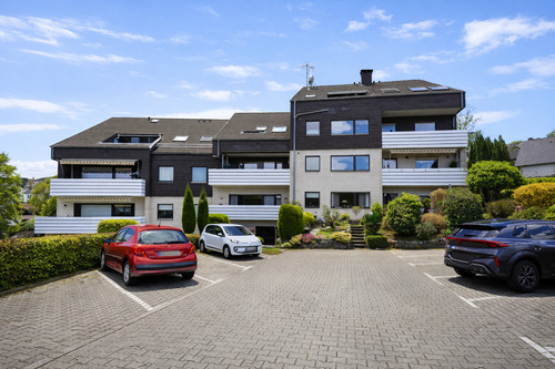 PKW-Stellplatz hinter dem Haus - 