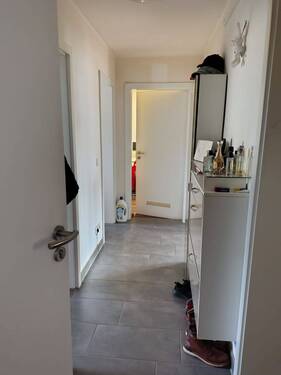 Flur - +++Attraktive 3-Zimmer-Hochparterre mit Gartenanteil & Garage+++