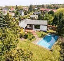 +++ Geräumiger Winkelbungalow! - mit Kamin, Pool und fantastischem Grundstück +++ - Wachau Feldschlößchen