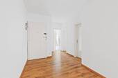 Flur und Eingangsbereich der Wohnung - Charmante 3 Zimmer - Wohnung inkl. Stellplatz, Südbalkon und Blick ins Grüne - bezugsfrei und modernisierungsbereit!