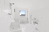 Helles Vollbad mit Tageslicht - 
