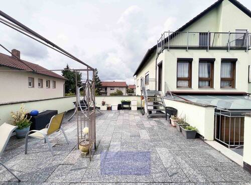 Terrasse Sicht - 8 Zimmer Etagenwohnung zum Kaufen in Adelsdorf