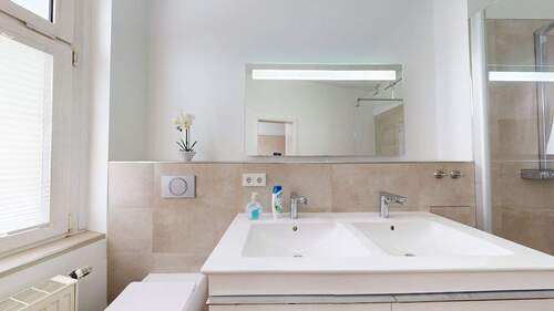 Badezimmer 1. OG - 7 Zimmer Mehrfamilienhaus, Wohnhaus zum Kaufen in Leipzig