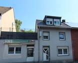 Hausansicht - Modernisiertes EFH mit gehobener Ausstattung und separatem Apartment in zentraler Lage