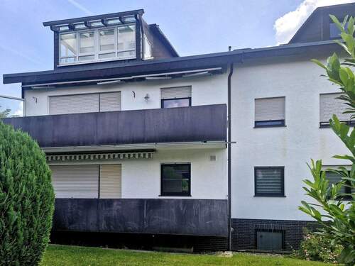 Hausansicht/Balkon - Attraktive 3-Zimmerwohnung mit großem Balkon in Kassel-Harleshausen