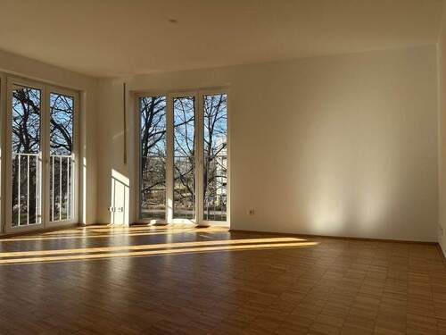 Wohnraum - 3 Zimmer Etagenwohnung in München