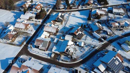 Grundstück und Dorf - 